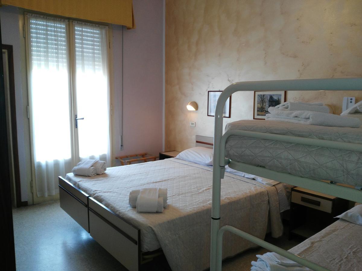 Hotel Marittimo Римини Екстериор снимка