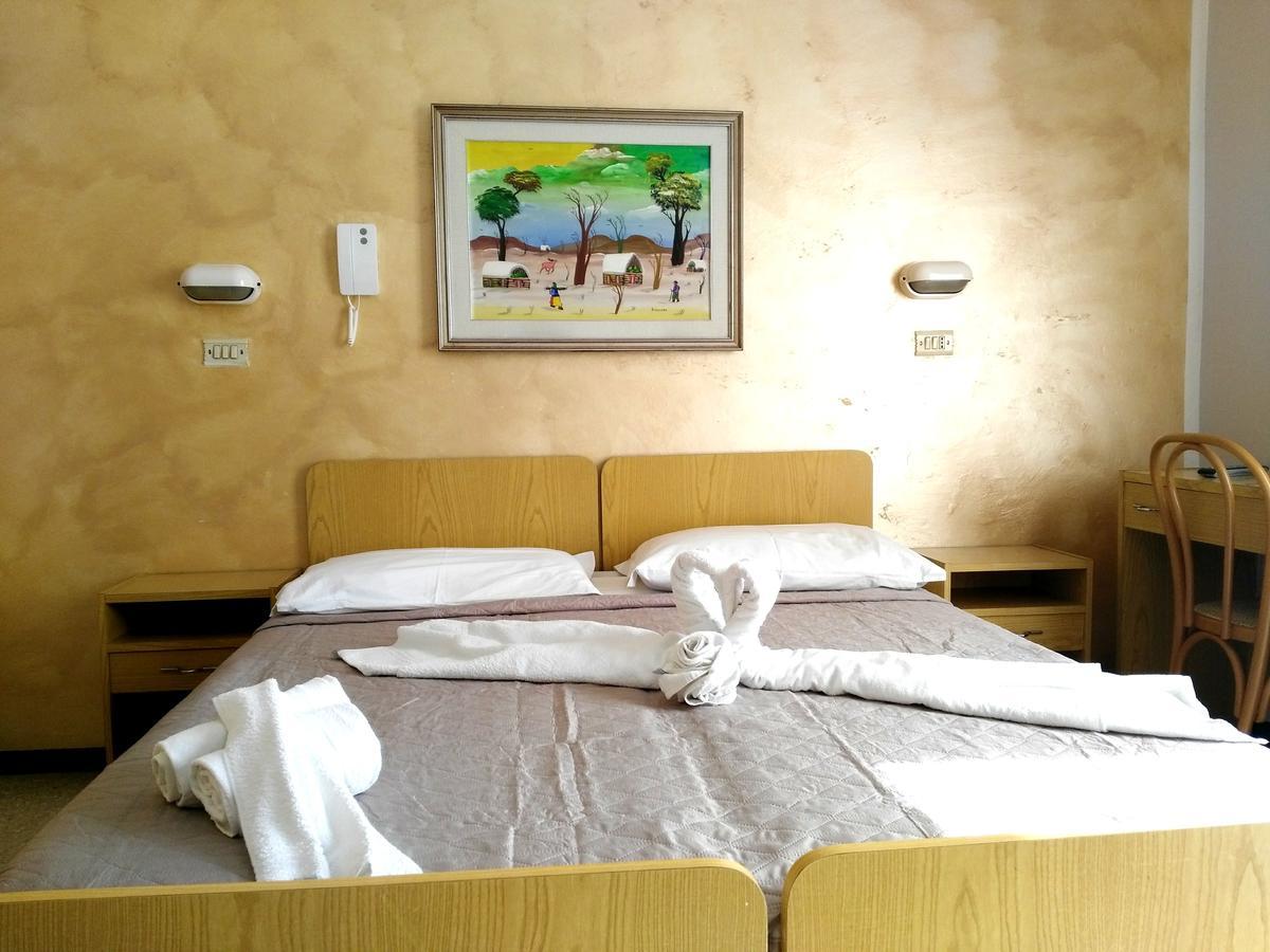 Hotel Marittimo Римини Екстериор снимка