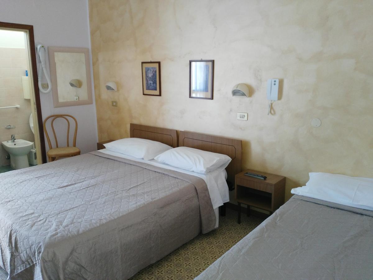 Hotel Marittimo Римини Екстериор снимка