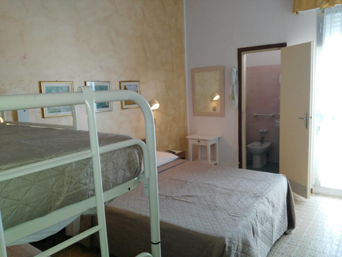 Hotel Marittimo Римини Екстериор снимка