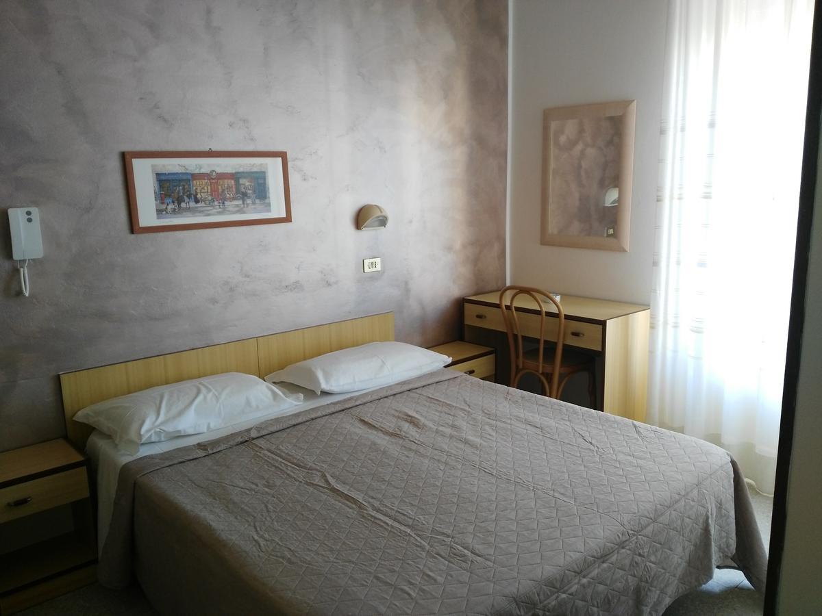 Hotel Marittimo Римини Екстериор снимка