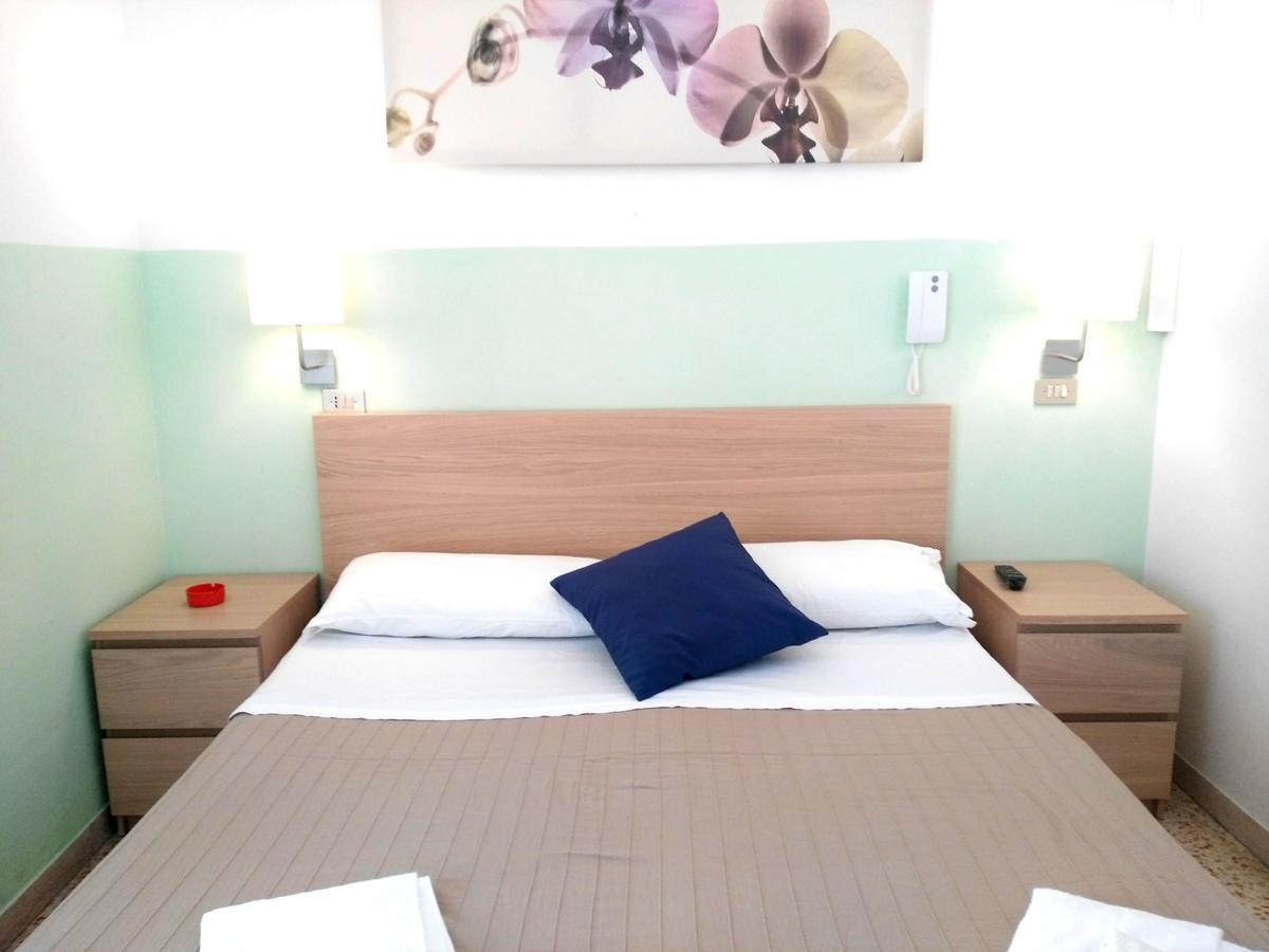 Hotel Marittimo Римини Екстериор снимка