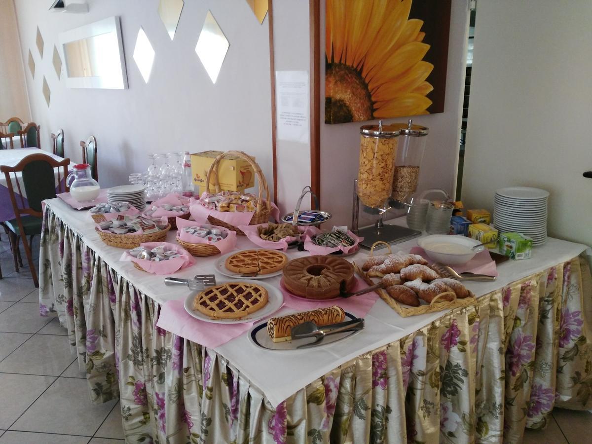 Hotel Marittimo Римини Екстериор снимка