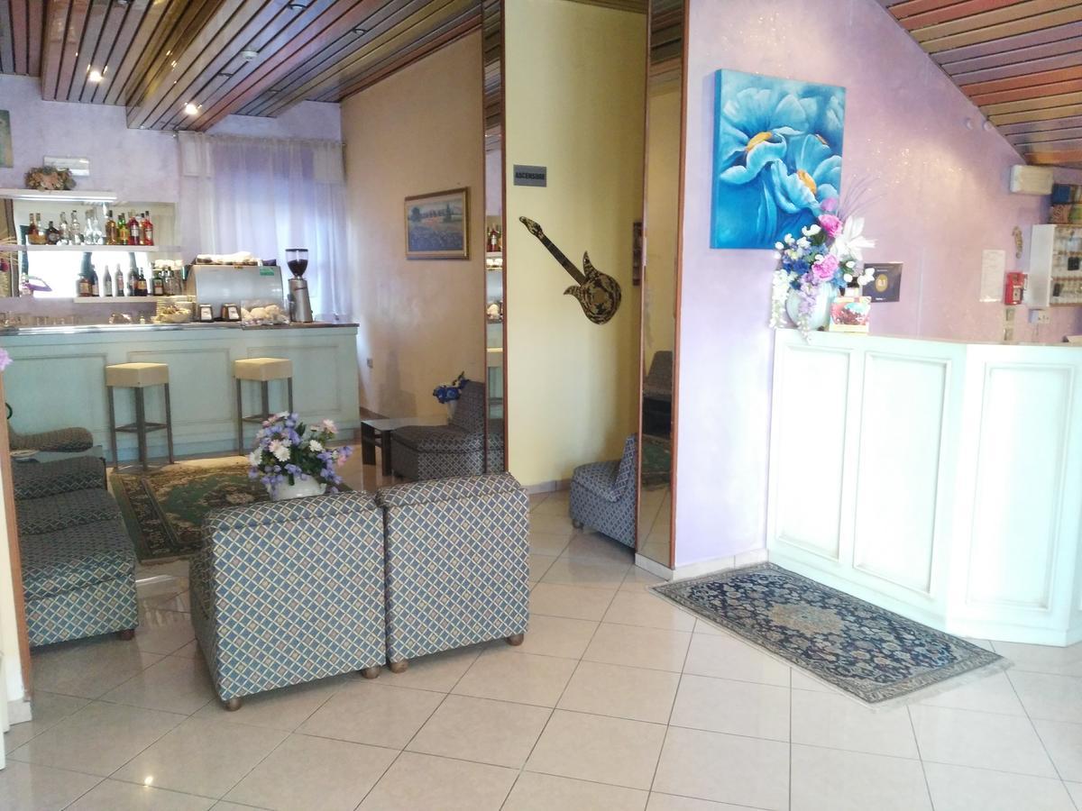 Hotel Marittimo Римини Екстериор снимка