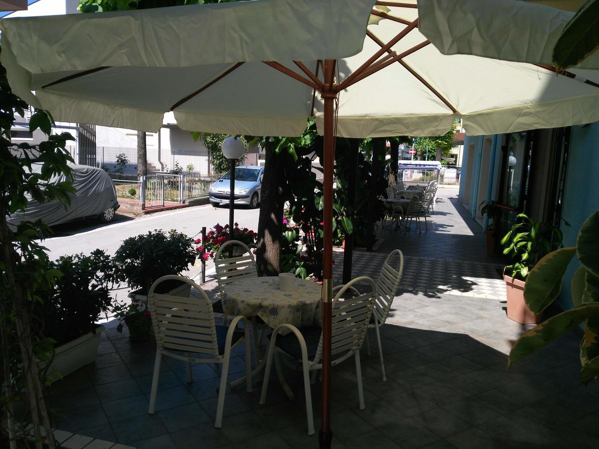 Hotel Marittimo Римини Екстериор снимка