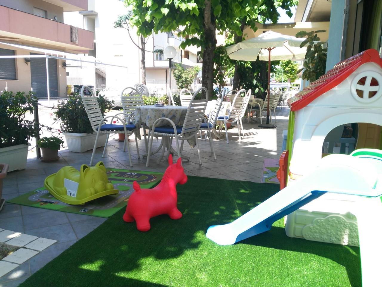 Hotel Marittimo Римини Екстериор снимка
