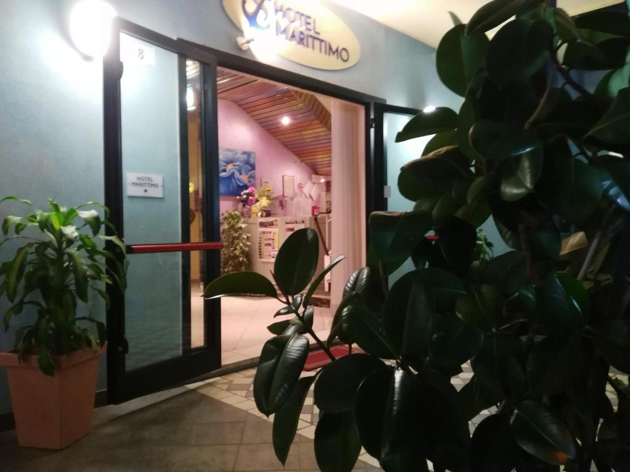 Hotel Marittimo Римини Екстериор снимка