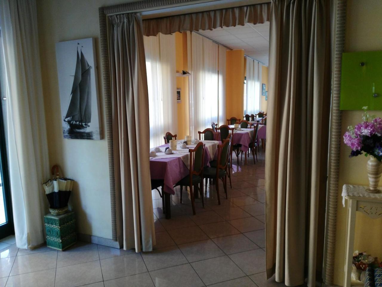 Hotel Marittimo Римини Екстериор снимка