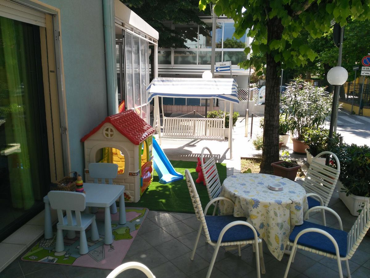Hotel Marittimo Римини Екстериор снимка