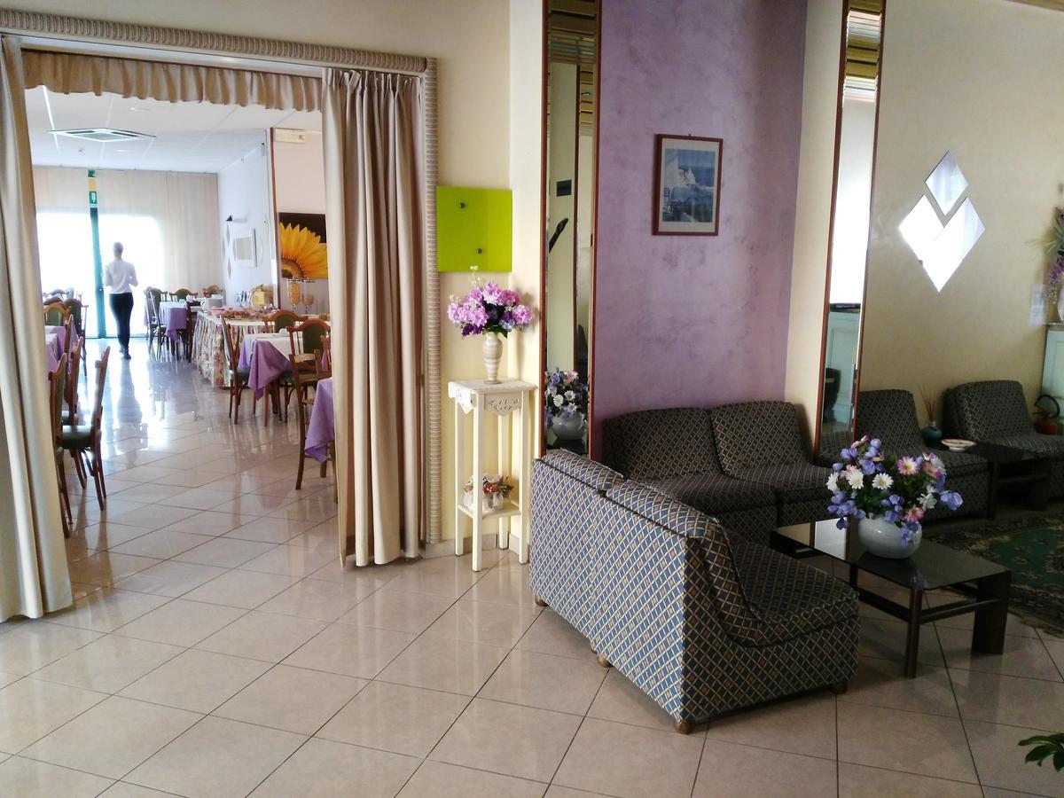 Hotel Marittimo Римини Екстериор снимка