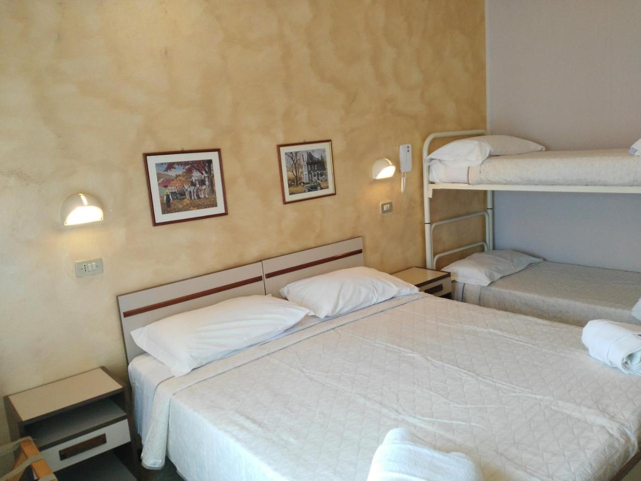 Hotel Marittimo Римини Екстериор снимка