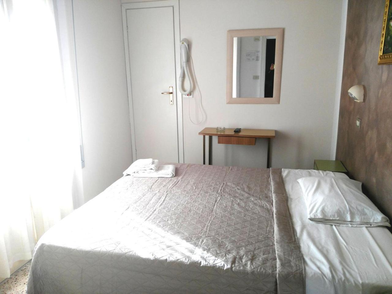 Hotel Marittimo Римини Екстериор снимка