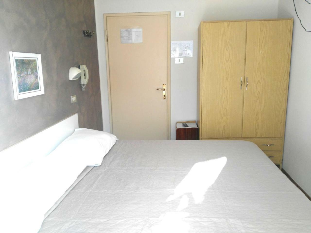 Hotel Marittimo Римини Екстериор снимка